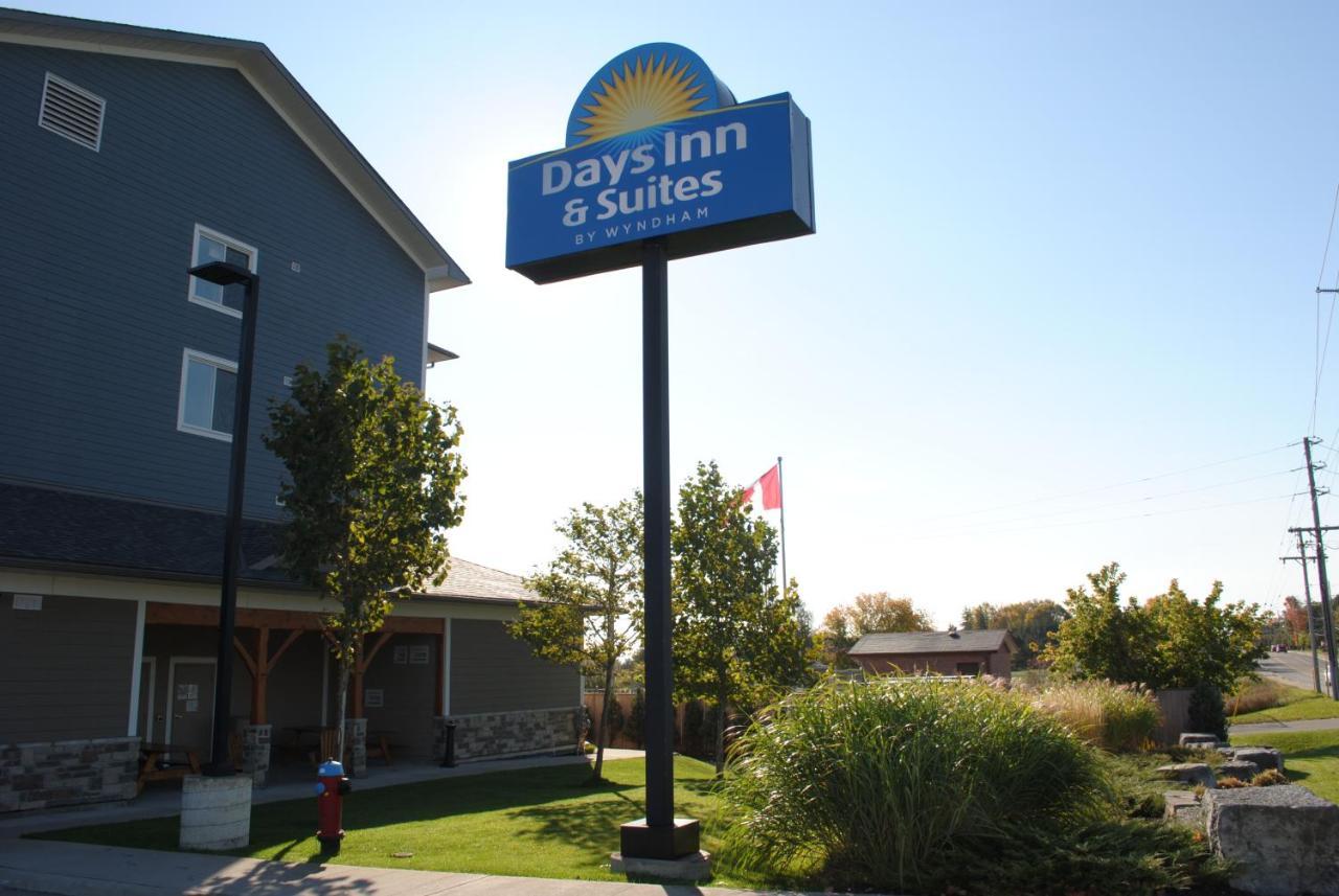 Days Inn & Suites By Wyndham Линдсей Экстерьер фото