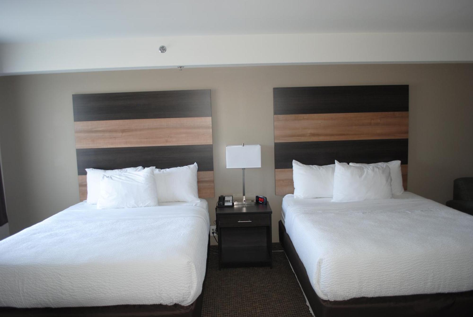 Days Inn & Suites By Wyndham Линдсей Экстерьер фото