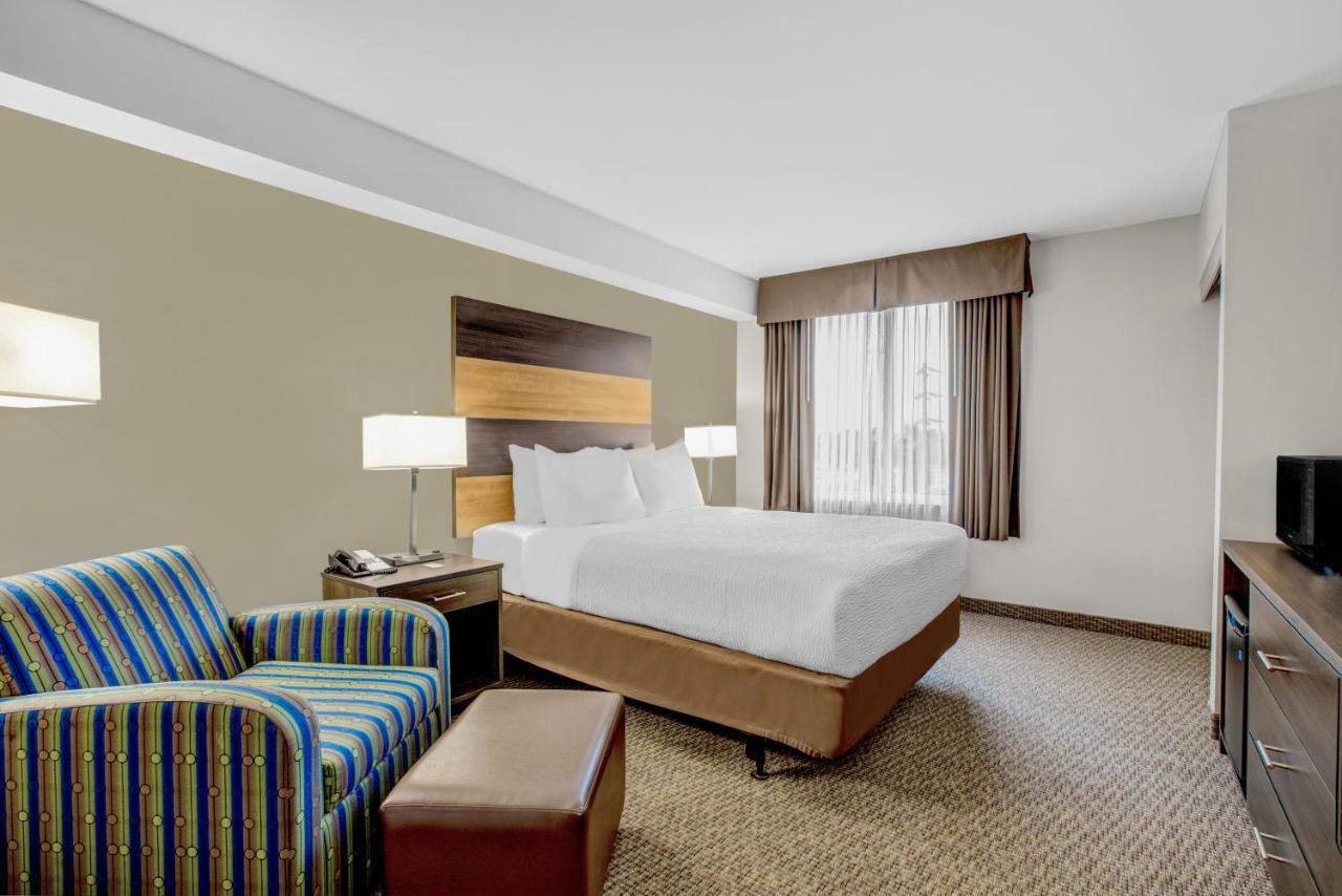 Days Inn & Suites By Wyndham Линдсей Экстерьер фото