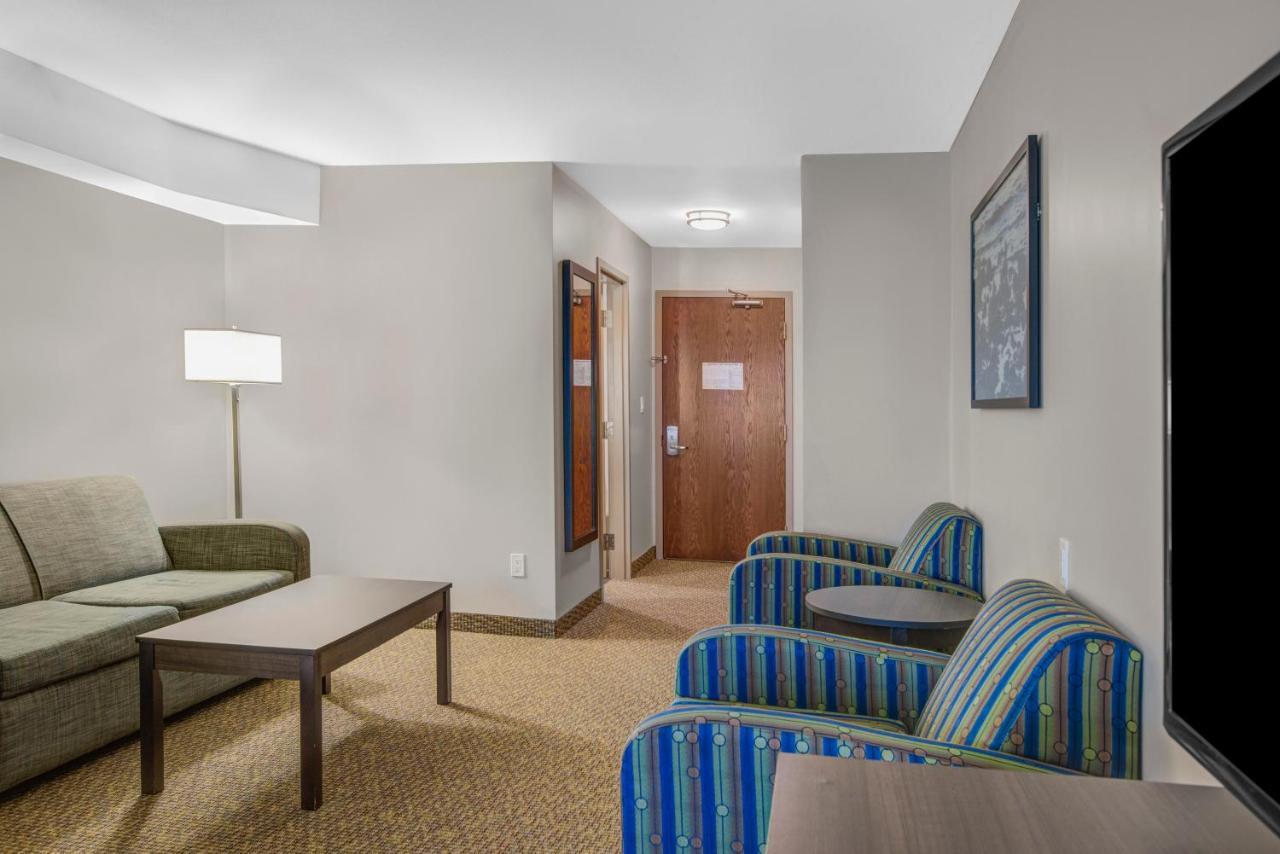 Days Inn & Suites By Wyndham Линдсей Экстерьер фото