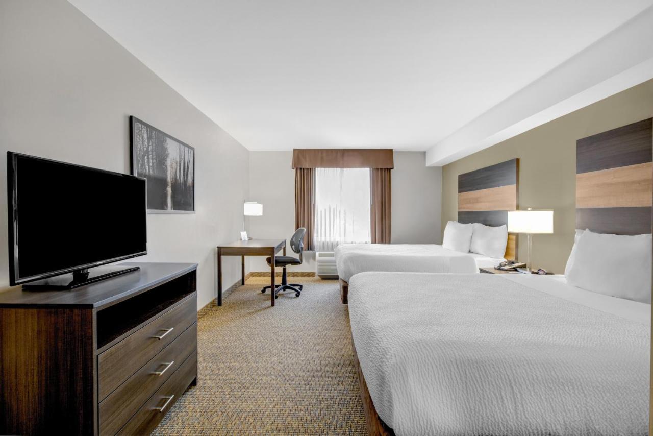 Days Inn & Suites By Wyndham Линдсей Экстерьер фото