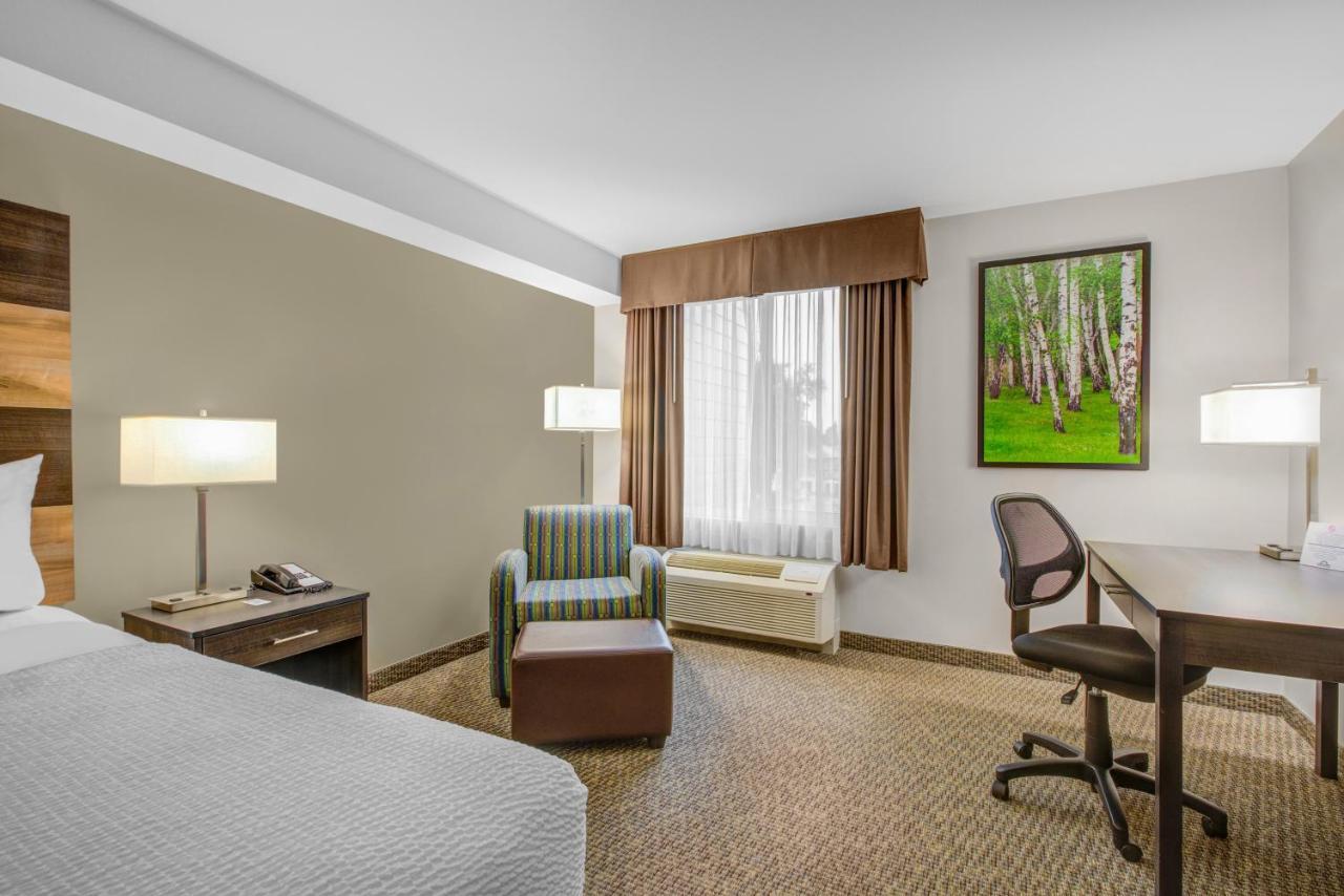 Days Inn & Suites By Wyndham Линдсей Экстерьер фото